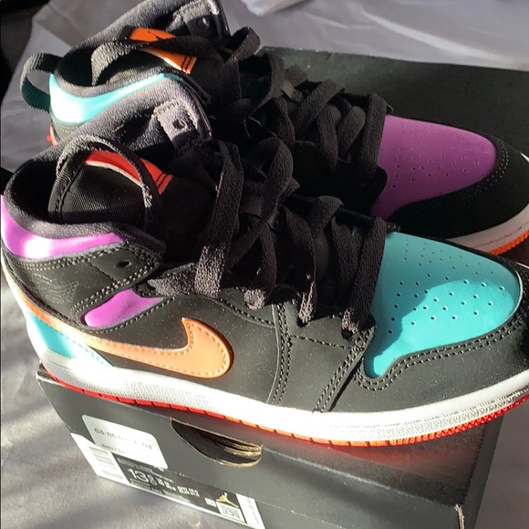 Air Jordan 1 mid new in box. SOLD OUT - Picture 3 of 7